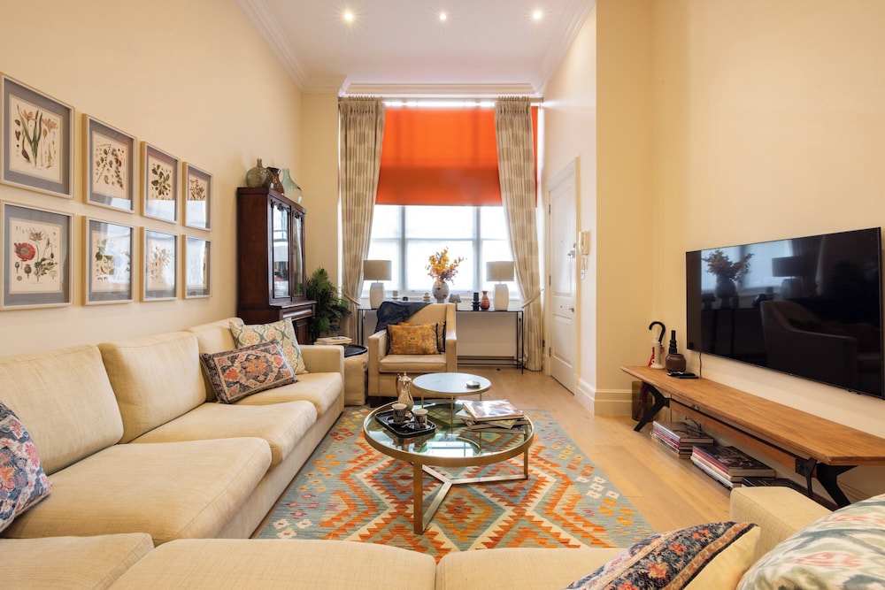 Paddington 7-bed 13-guest Massive House W/patio