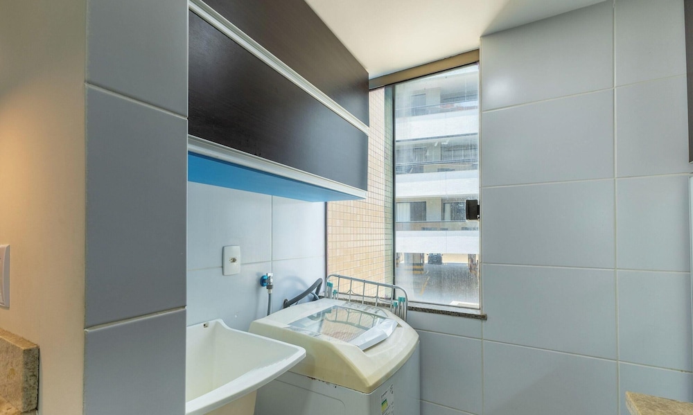 Apt w/ Balcony Steps From the Sea, Ilheus Erw0301