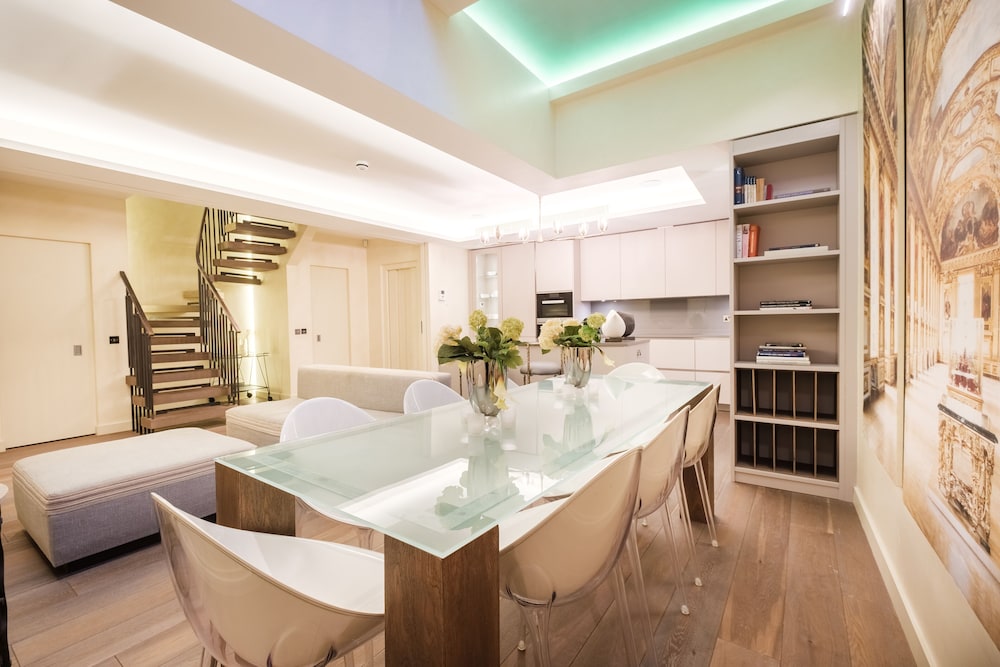 Luxury Home with 3 Bed 2 Bath in London