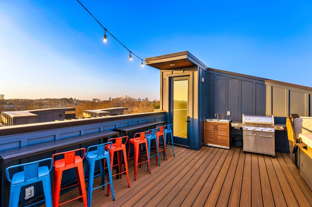 Two Homes Hot Tub Rooftop Deck in Nashville