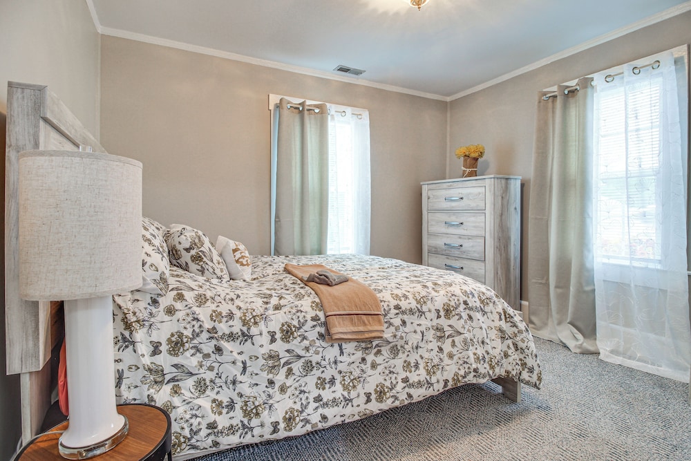 Private Patio: Cargo District, Dtwn Wilmington Apt