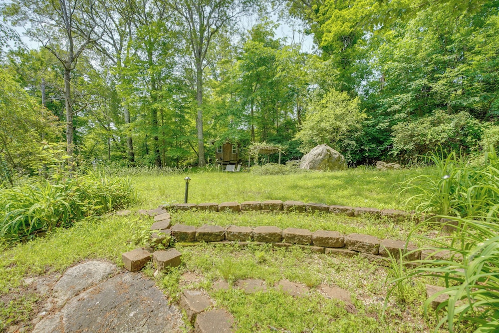 Walk to Putnam Lake: Updated Home w/ Deck