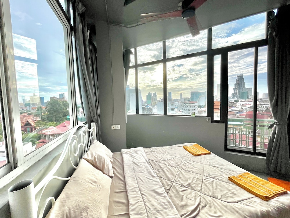 SKY HOTEL Central Phnom Penh - Rooms & Apartments
