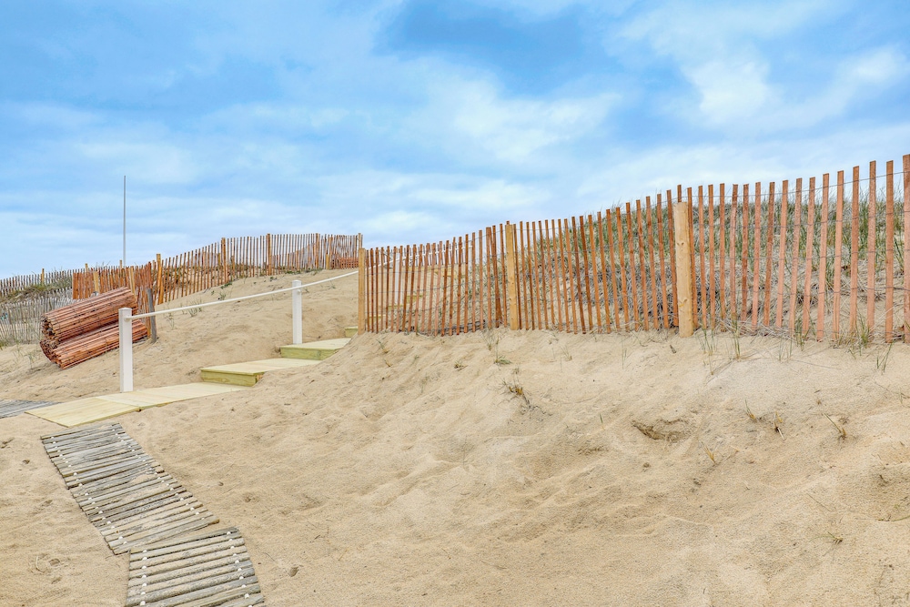 Beachfront Salisbury Retreat w/ Fire Pit & Grill