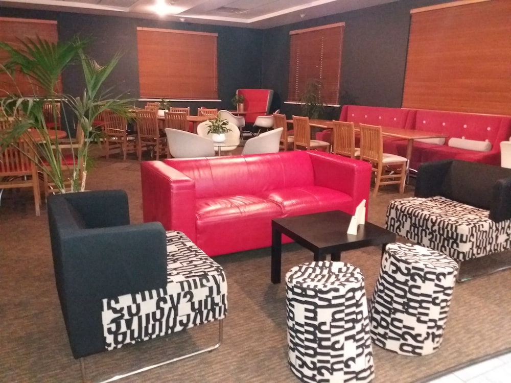 Chesterfield Vacations - ibis Chesterfield North - Barlborough - Property Image 2