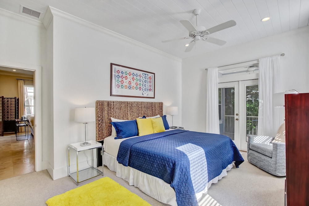 1016 San Fernando Street 3 Bedroom Home by RedAwning view 2