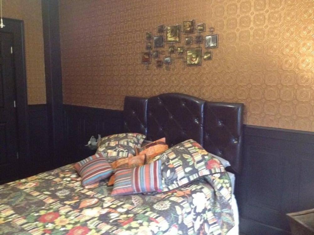 Brookside Inn At Laurens