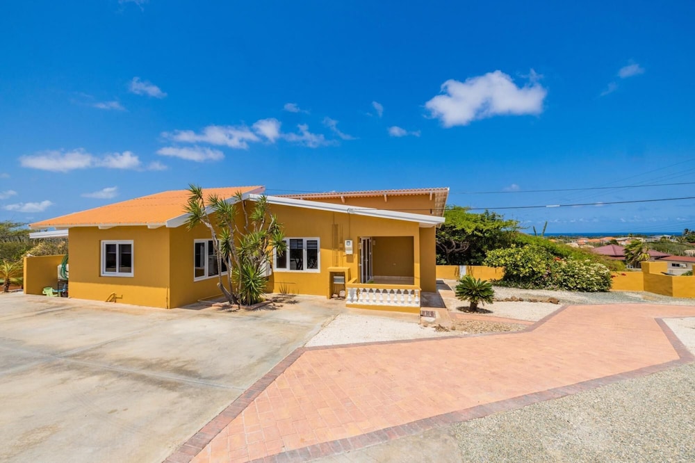 3BR Filled by Nature w Private Pool Ocean View