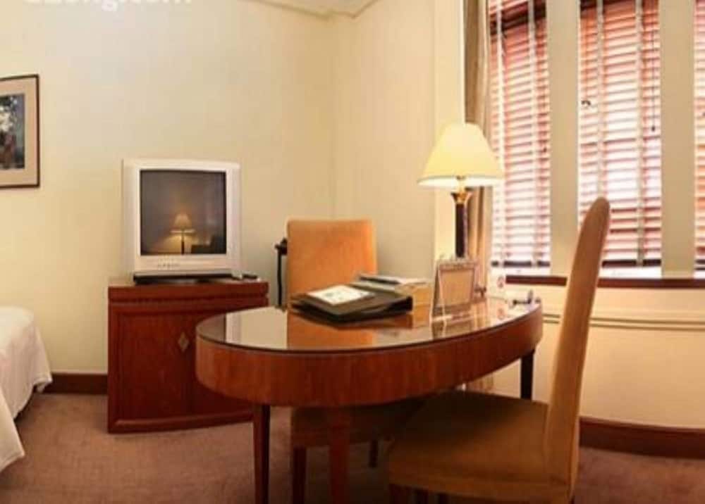 Jin Jiang Hotel 19