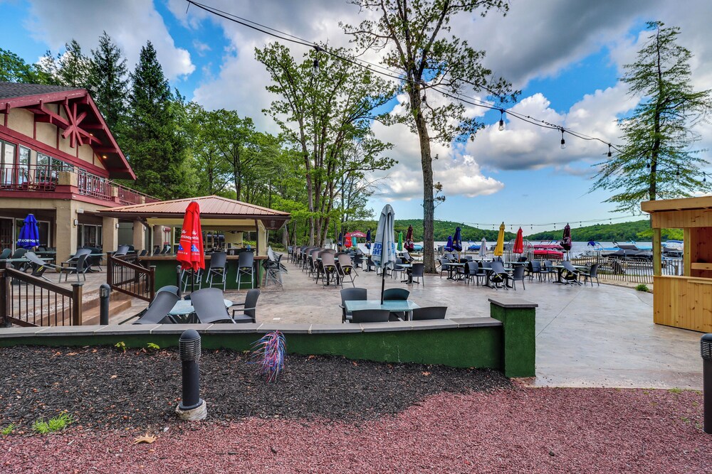 Beach Access & Hot Tub: Retreat in Lake Harmony!