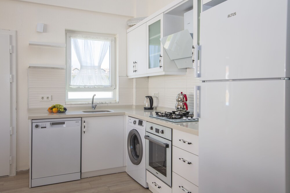 SunTeos Villa Suites - Image 8