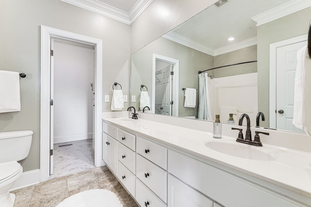Summerville Historic Bungalow w/ Hot Tub