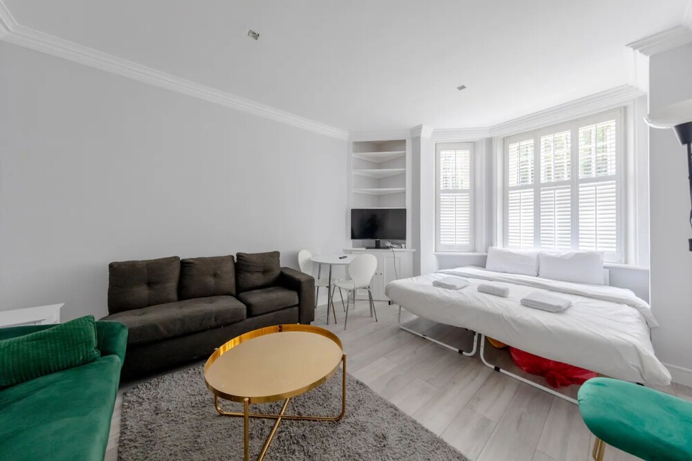 Fantastically Located 1BD Flat, Knightsbridge