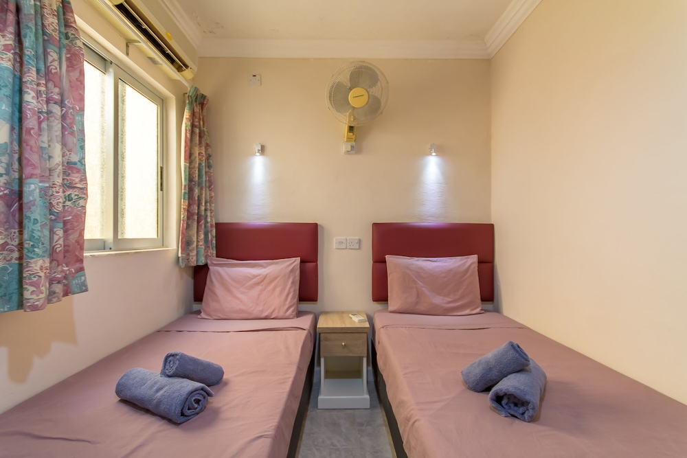Merill Pool and Sea, charming Apart 1 view 5
