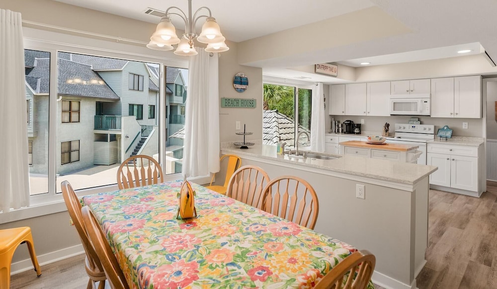 Condo with Resort Access - Great North Island Location