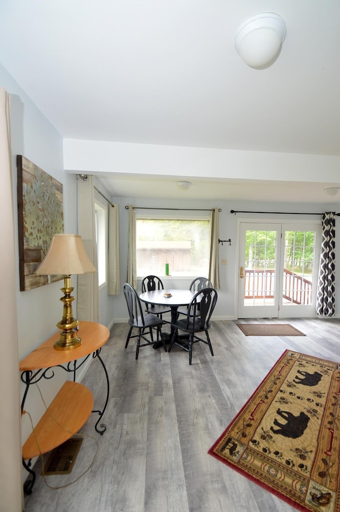 Black Bear Cabin - The Mountain Retreat!