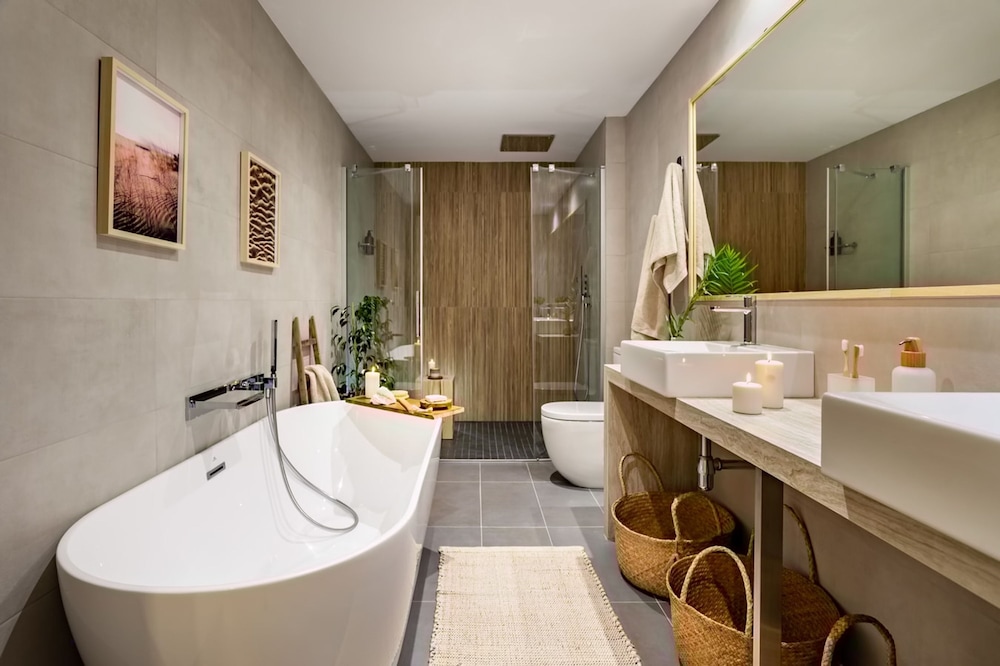 Java - 3 Bedroom and Shared Pool in Almagro