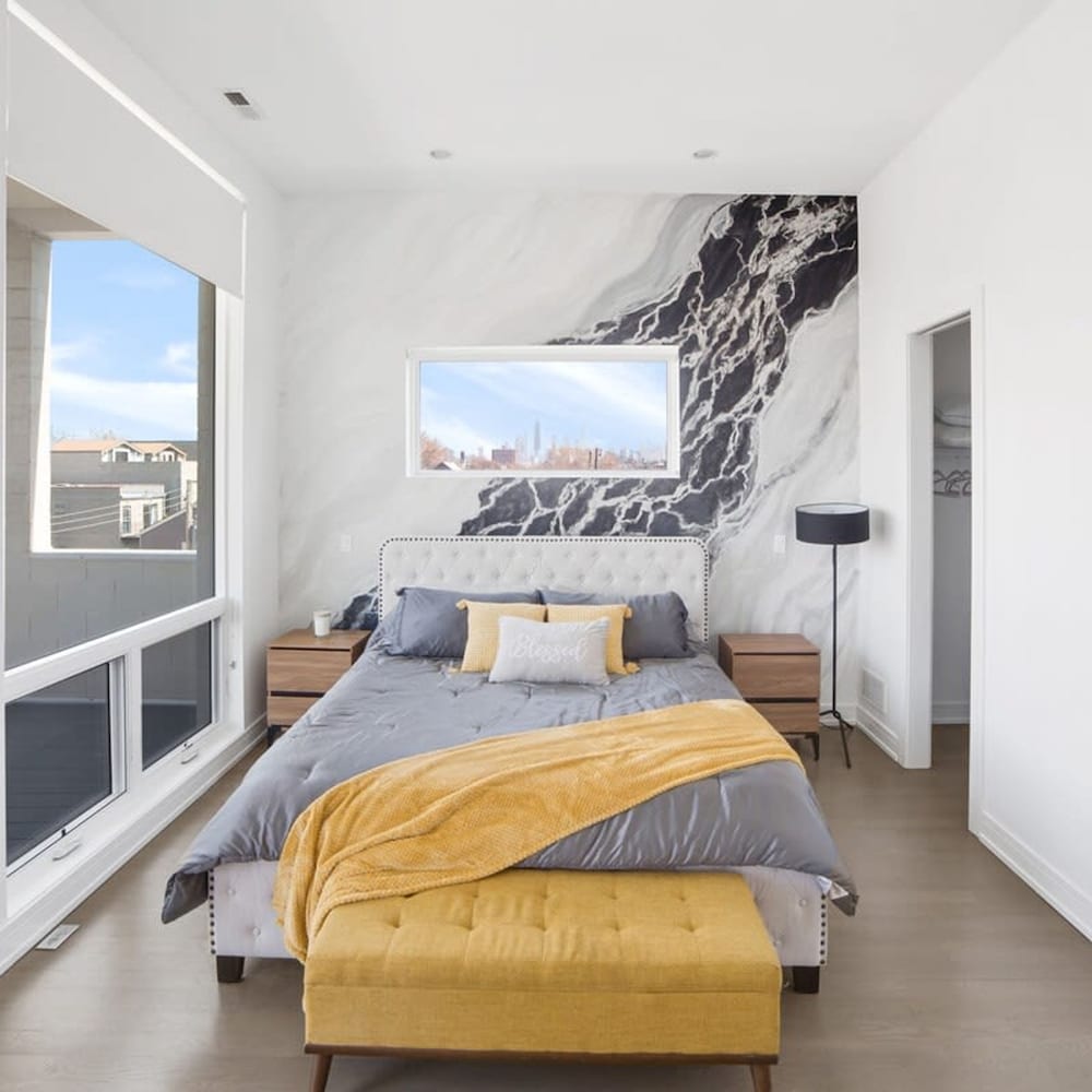 4-bedroom Penthouse w 2 Large Balconies Rooftop