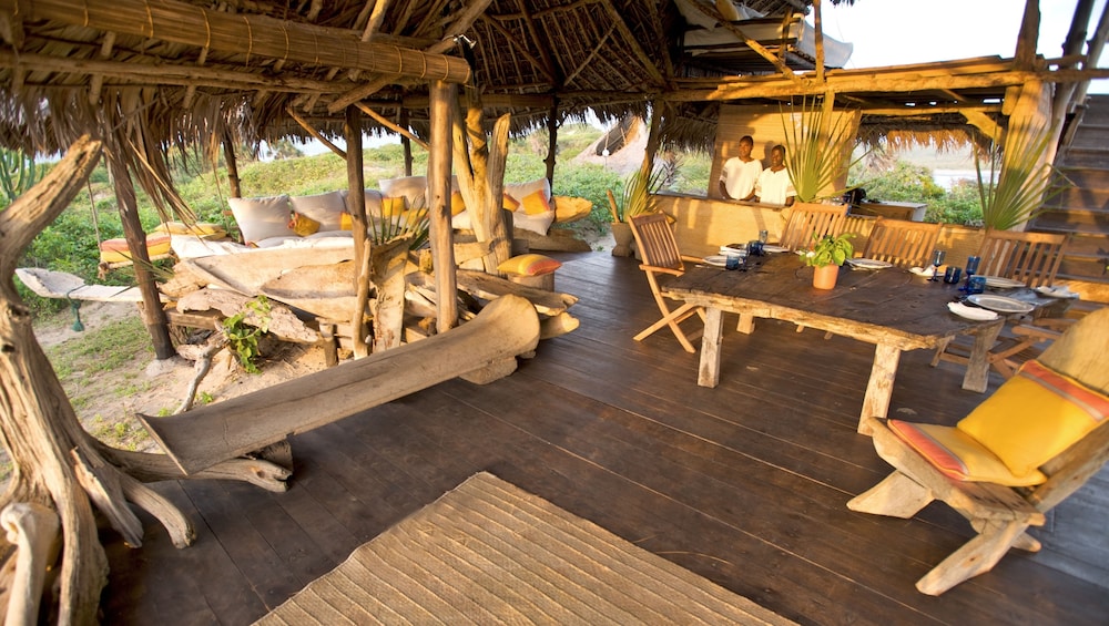 H12 Delta Dunes Lodge