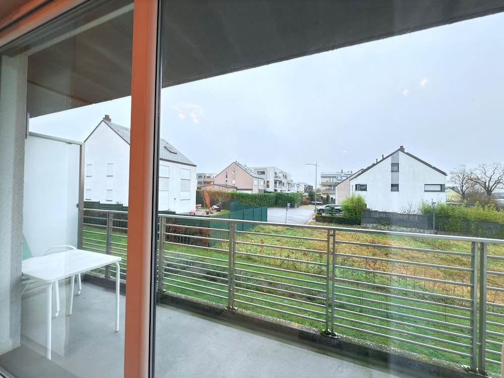 Comfort 2 bedrooms Apt w balcony&parking