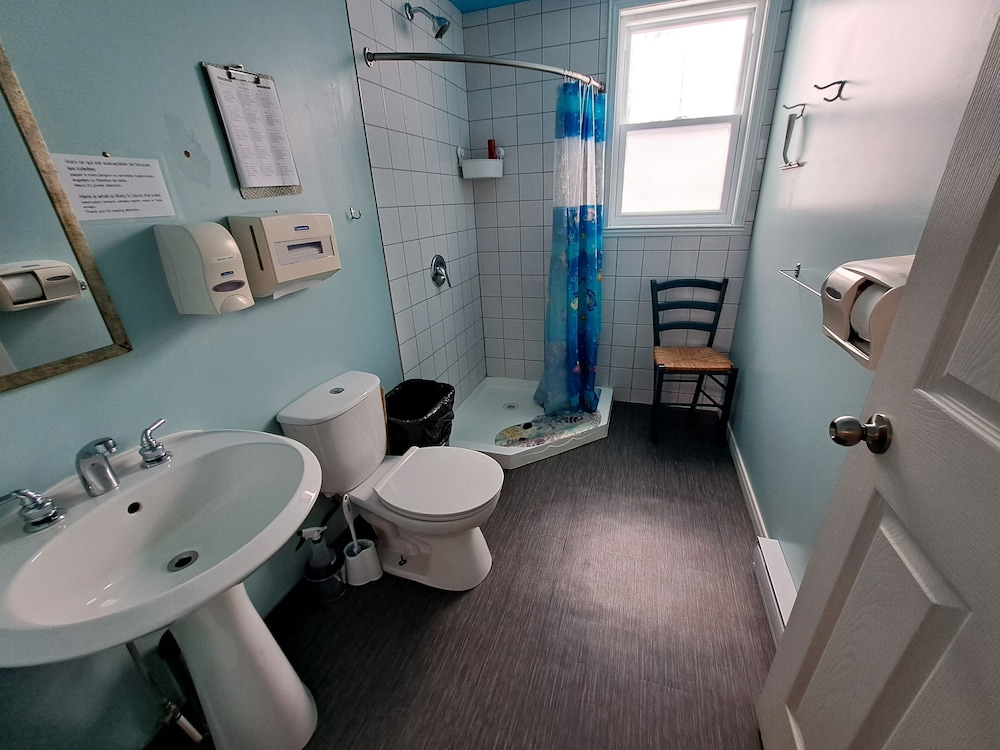 Levis Vacations - Auberge Jeunesse LouLou's Backpacker Hostel - Property Image 97