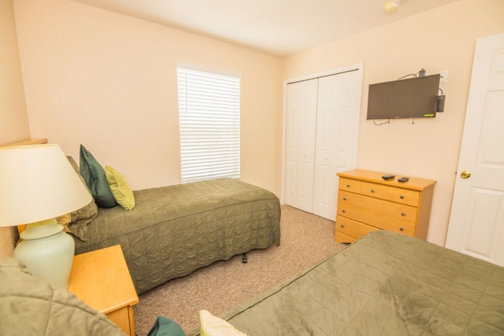 Lynval's Regal Palms Resort Townhome