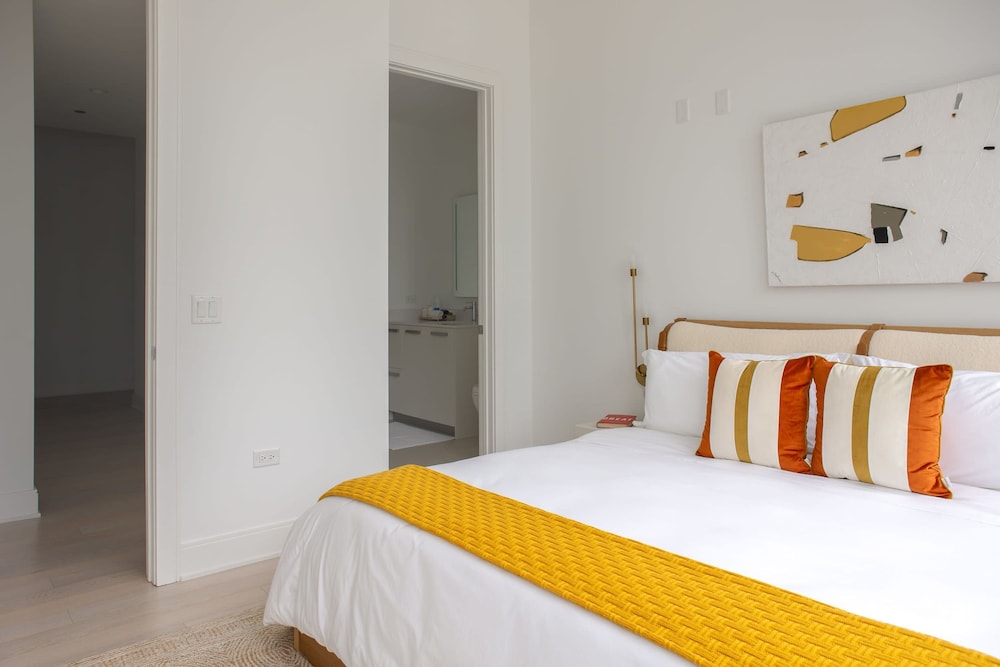 The Lyra Luxury Group Getaway - Two Penthouses