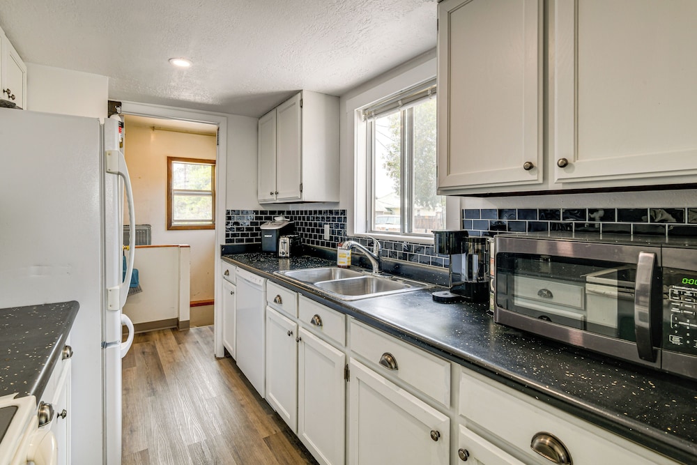 17 Mi to Bear Lake: Lovely Family Home!