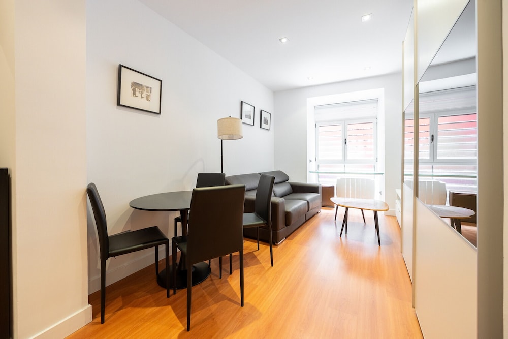 Prado in Madrid With 1 Bedrooms and 1 Bathrooms