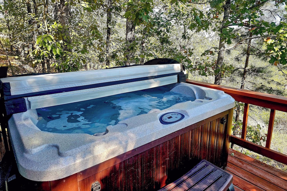 Outdoor Entertainment Area: Scenic Hot Springs Gem