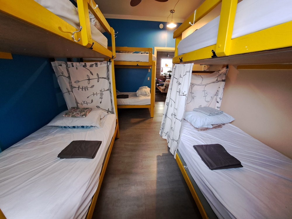Levis Vacations - Auberge Jeunesse LouLou's Backpacker Hostel - Property Image 15