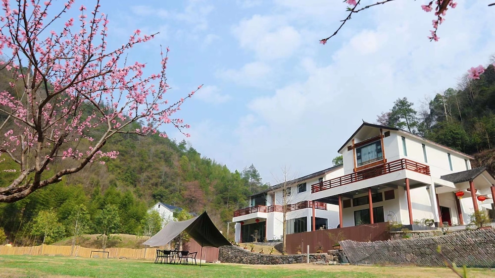 XiangLu YiMo Valley Retreat Guesthouse