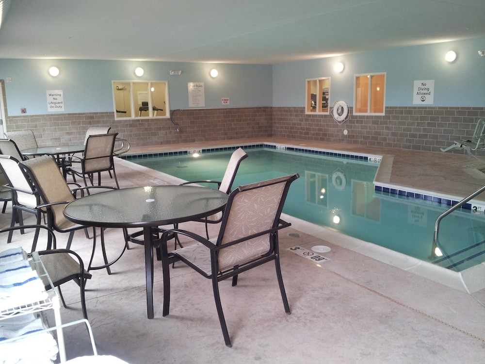 Holiday Inn Express Hotel & Suites Albert Lea - I-35 by IHG