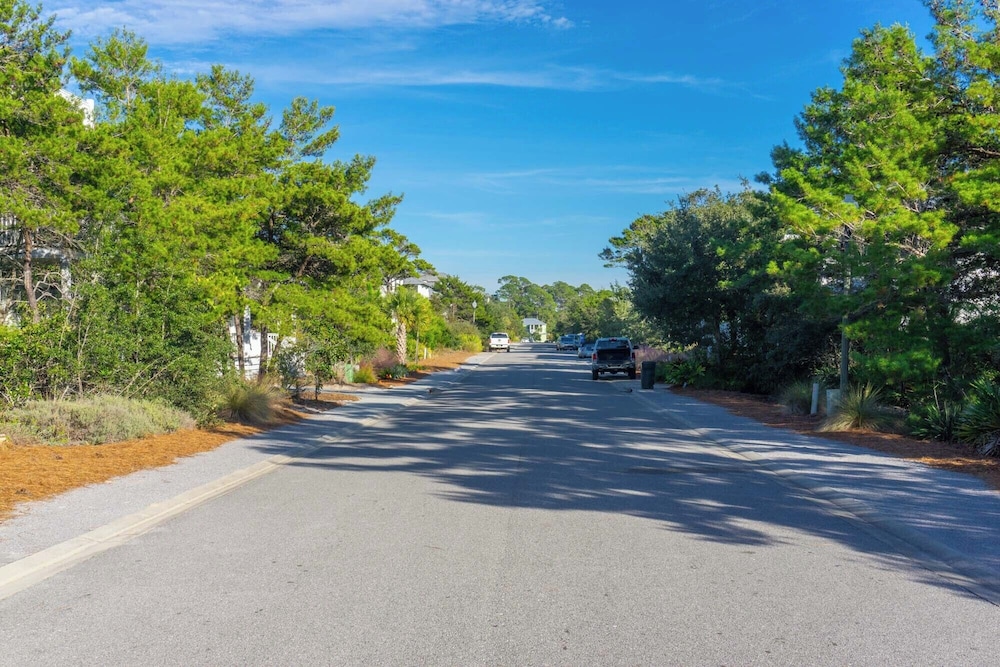 Aquamarine! Sleeps 12! Close to Community Pool! Private Beach Access!