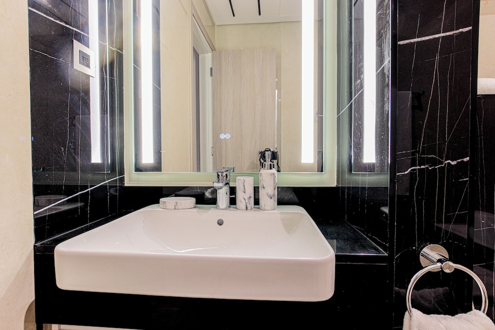 Stylish Stu in Medore Modern Amenities