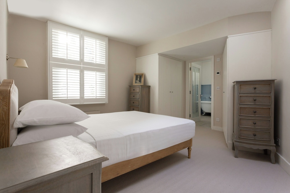 Bathurst Mews II by Onefinestay