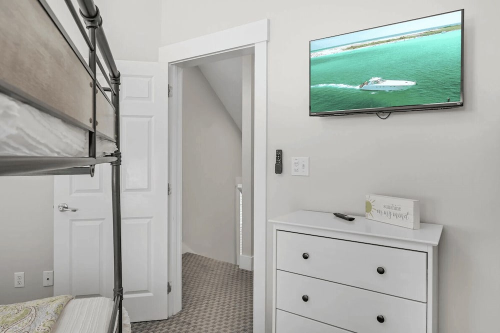 30A Emerald Waters by Avantstay Pool + Bikes + Bonfires