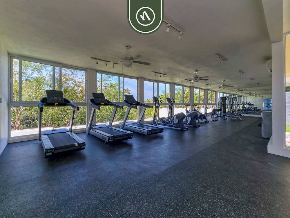 Brand New 1 BR Condo - Pool - Jacuzzi - Gym