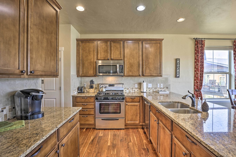 Deluxe Granby Ranch Hillside Home: Private Hot Tub