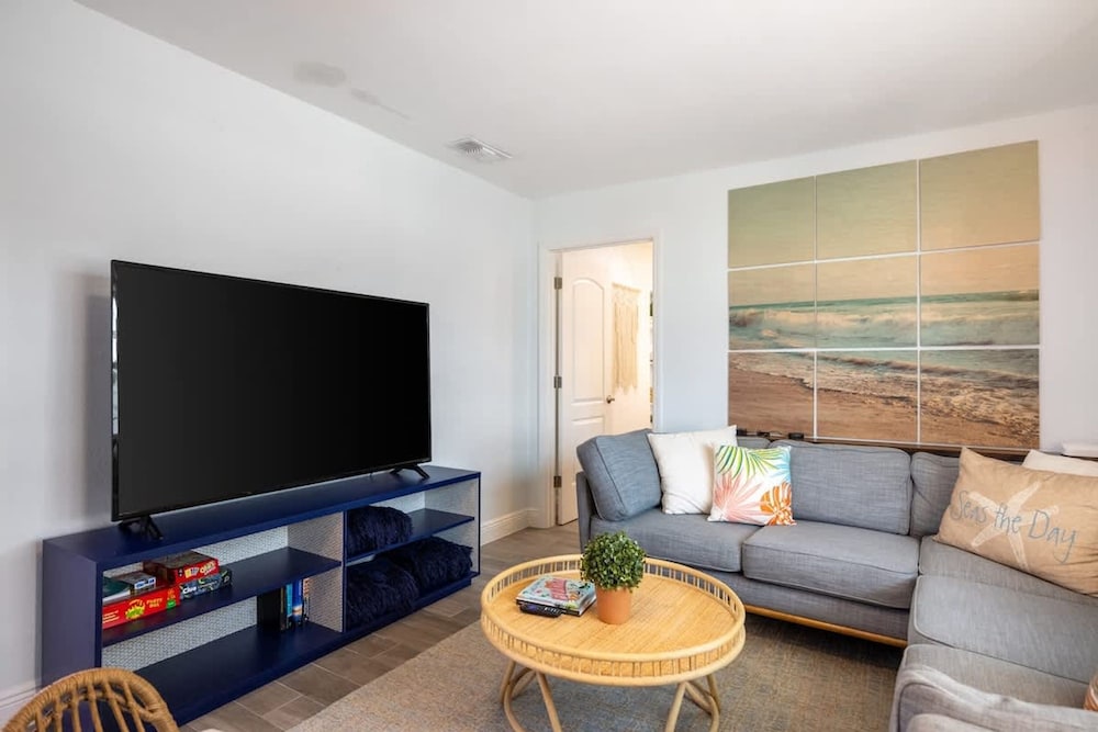 Fun Family-friendly Largo Home Heated Pool