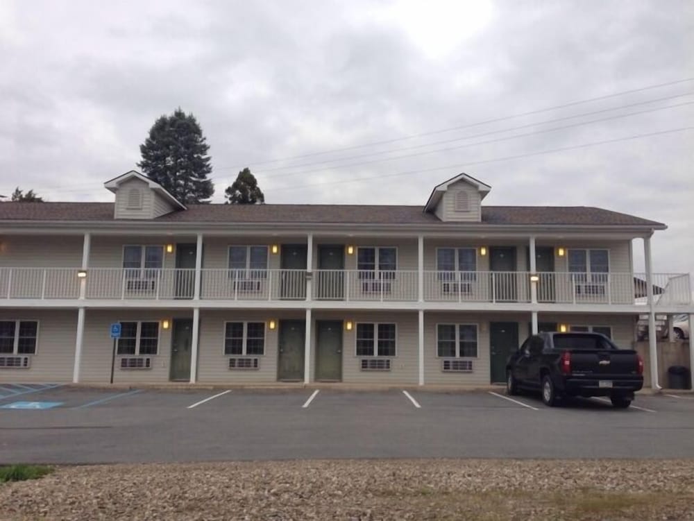 All Suites Inn Budget Host