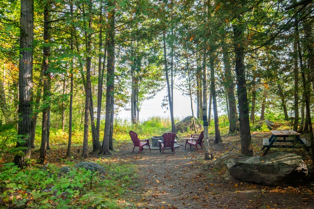 Lakepoint Cottage Resort