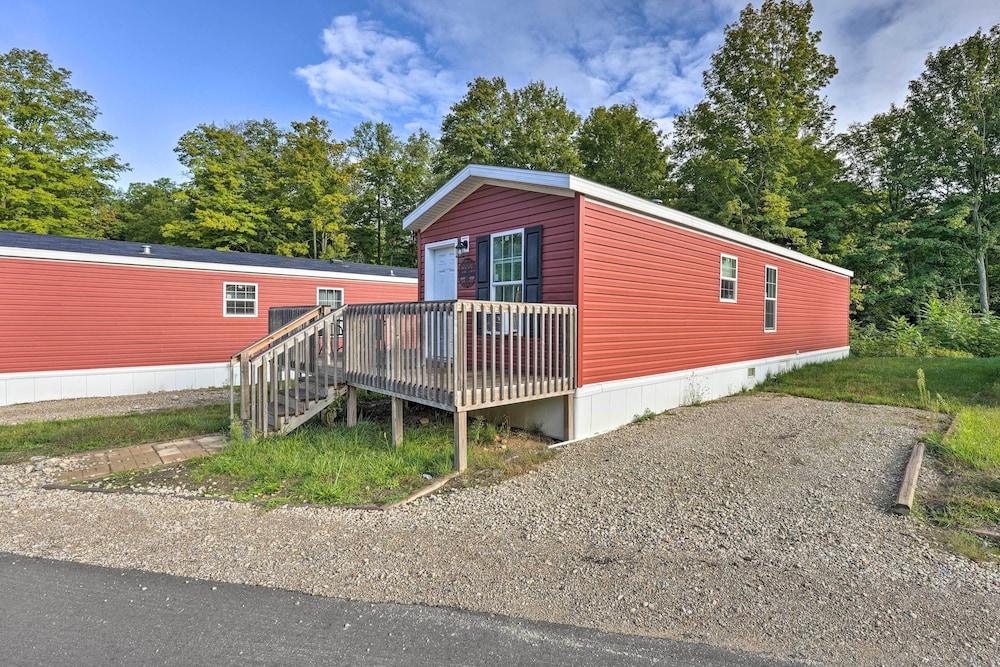 Pet-friendly Cassoplis Cabin, Close to Parks!