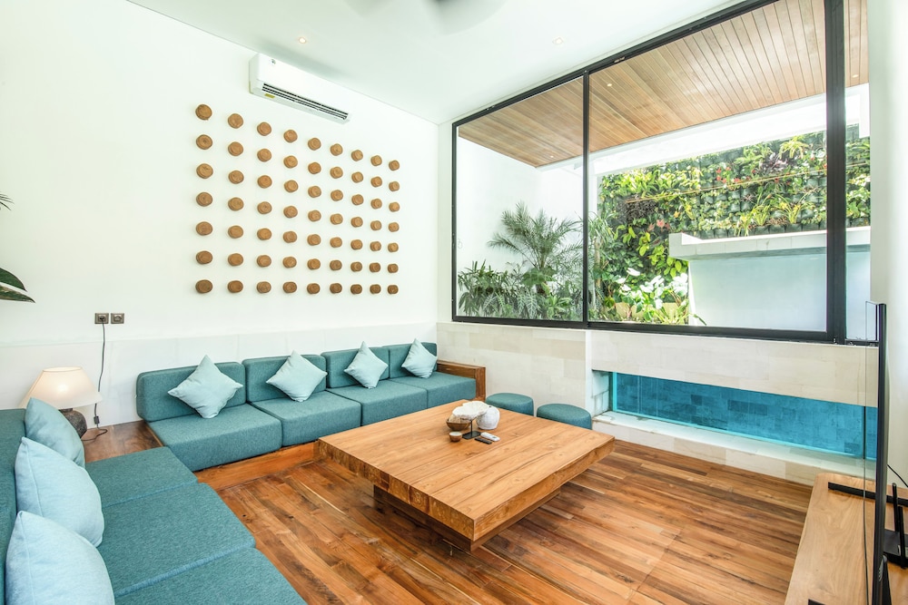 Luxury 5BR Villa, 200m to Brawah's Beach Bliss
