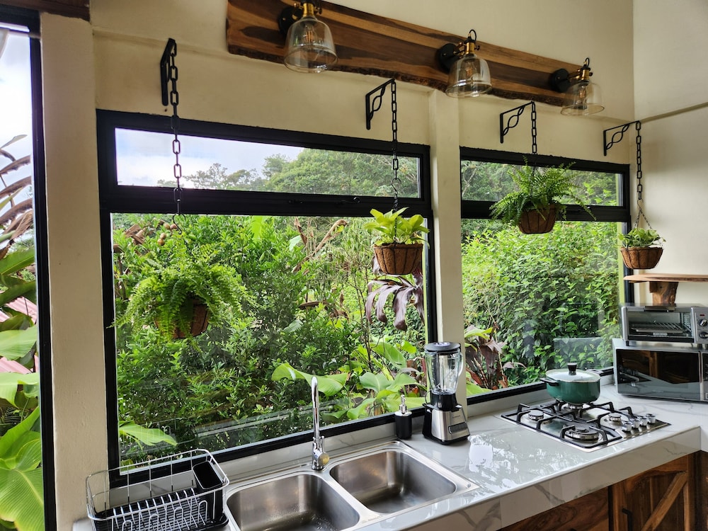 Cabañas Caeli, El Colibri, NEW La Fortuna Rainforest Cabin w Panoramic Views
