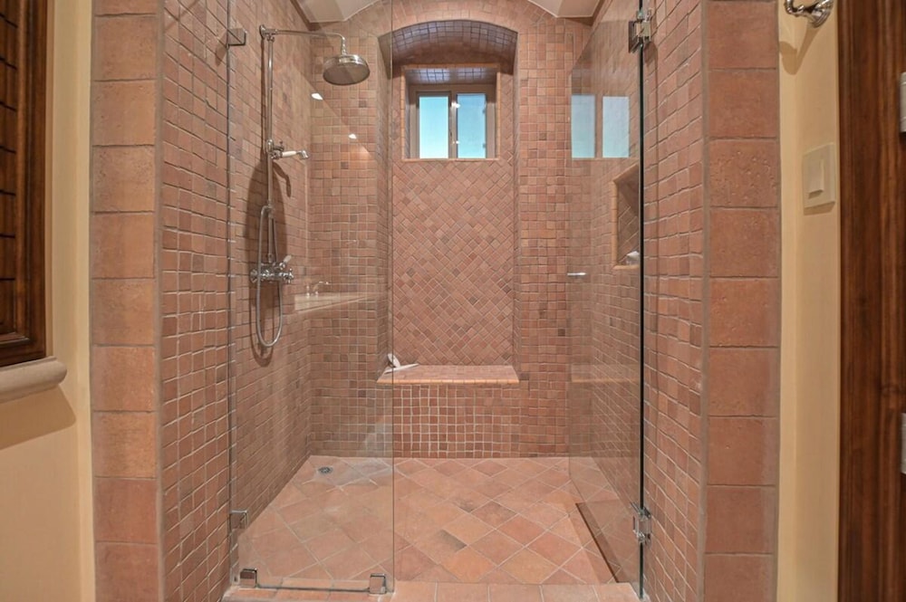 CR Luxury Montebello 3F 3 Bdrm