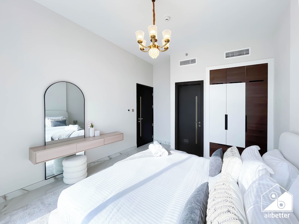 Jewelz Luxury 2BR Balcony, Pool & Garden Views