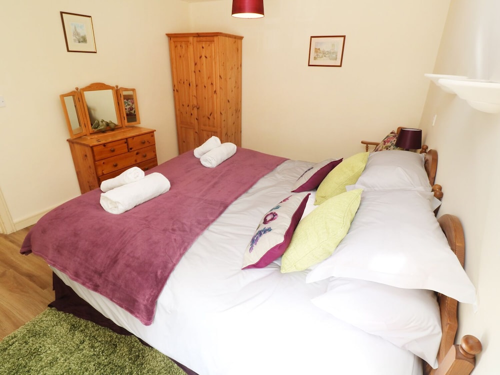 Tregoninny Vineyard and Woodland Farmhouse view 3