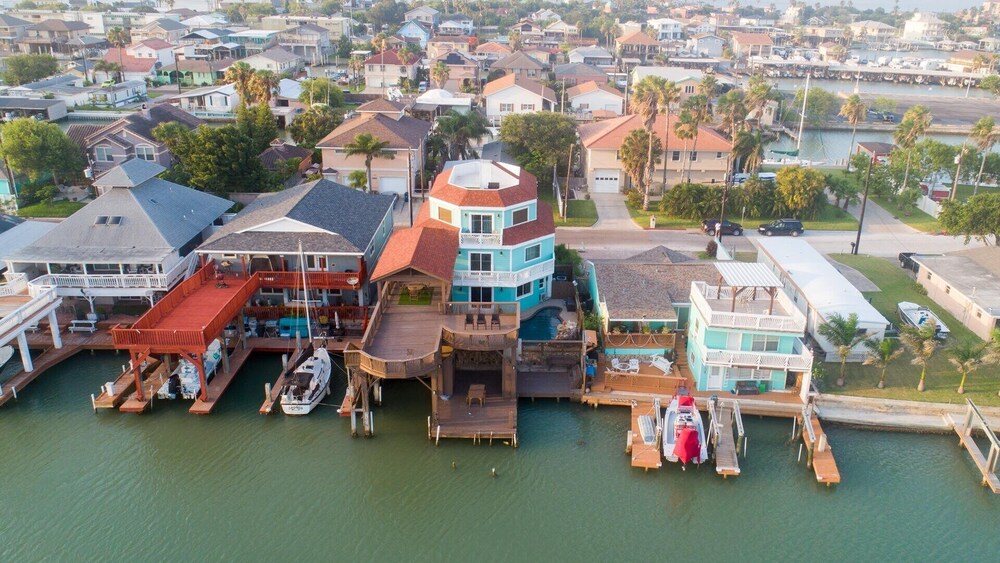Blizzard's Lighthouse 4 Bedroom Home