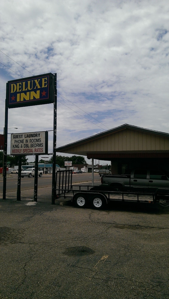 Deluxe Inn
